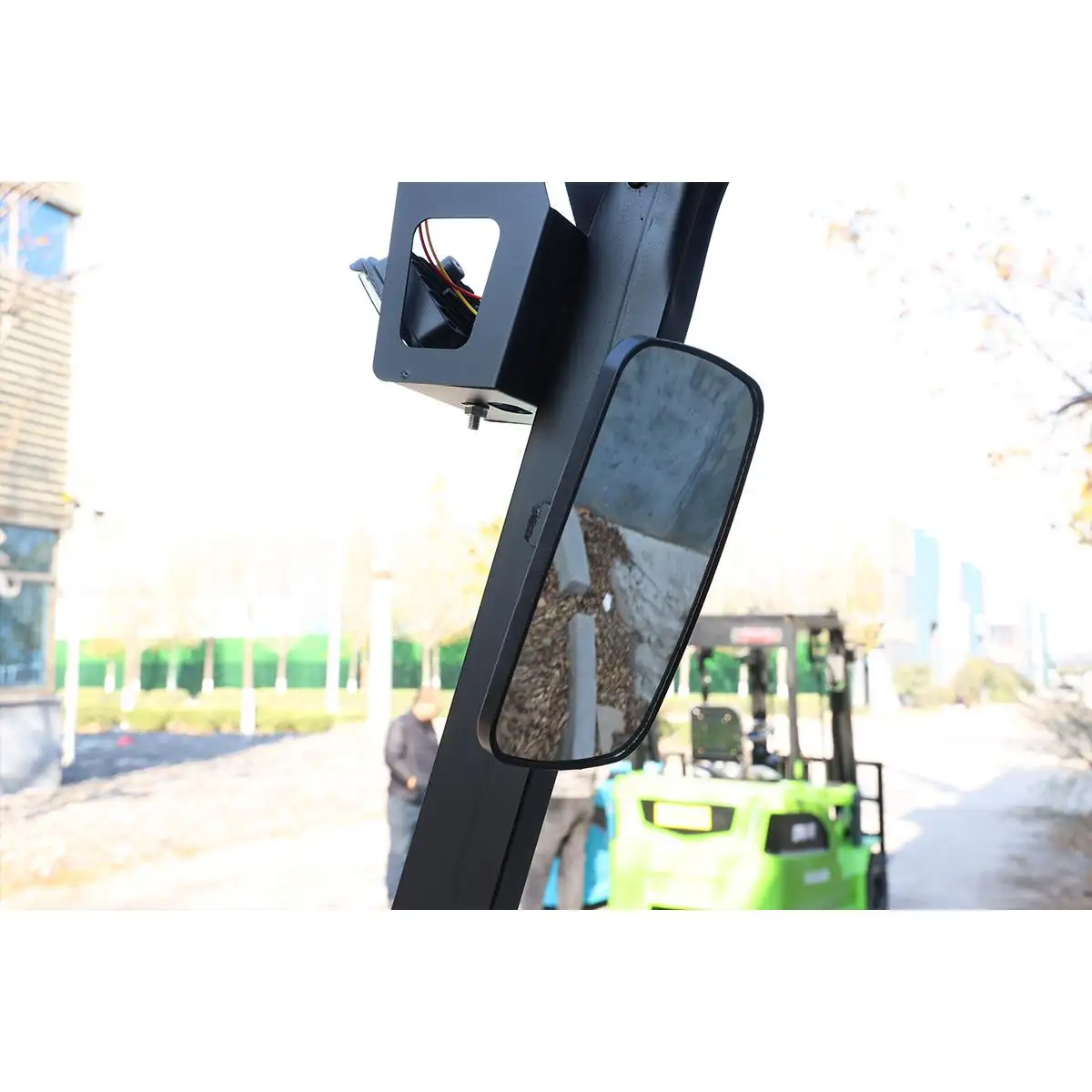 1.5-tonne – CPD-15 – Details – Rearview Mirror
